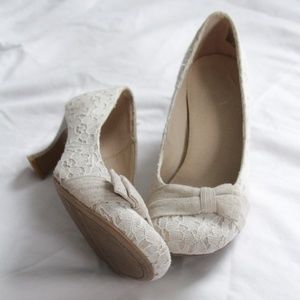 SO White/Tan Lace Heels